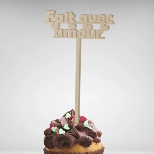 Couronnez votre gâteau de bonheur avec mon cake topper personnalisé, une touche parfaite pour célébrer votre grand jour.