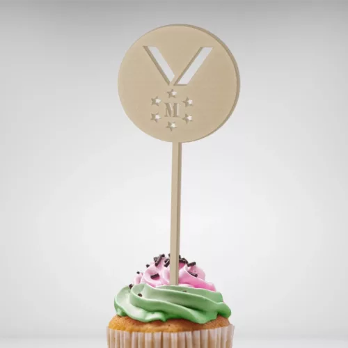 ﻿﻿Cake Topper Médaille M parfait pour ajouter une touche unique et élégante à vos gâteaux de fête