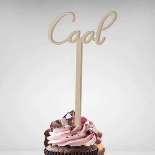 Délices en herbe vous propose à la vente ce Cake Topper Mot Cool