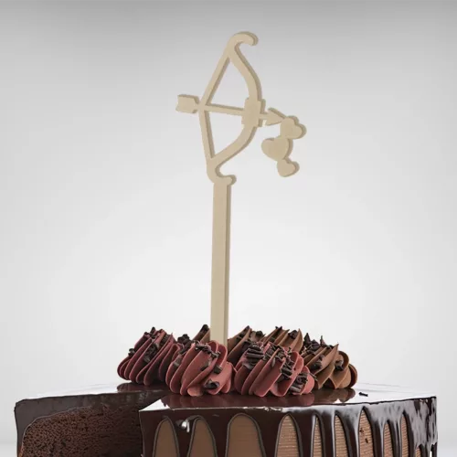 Sur le sommet de votre gâteau se dresse un Cake Topper Arc Cœurs