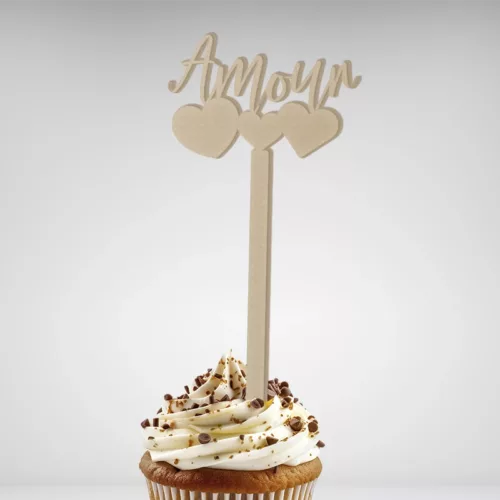 Personnalisez le sommet de votre gâteau avec ce Cake Topper Amour Cœurs